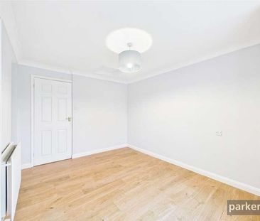 Howth Drive, Woodley, Reading, Berkshire, RG5 - Photo 6