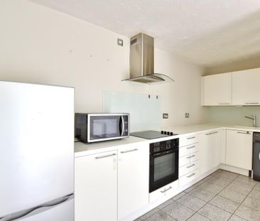 2 bedroom flat to rent - Photo 4