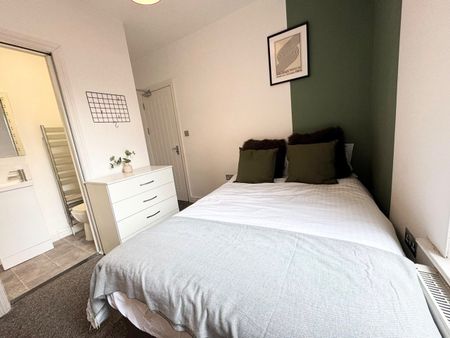 Room in a Shared House, Milton Road, SO15 - Photo 3