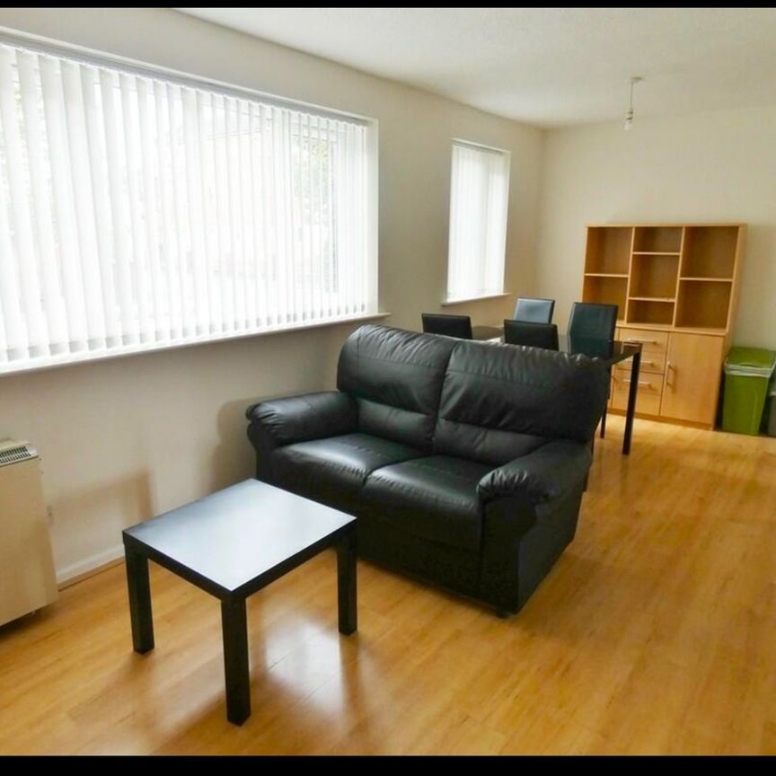 Room in a Shared Flat, Stretford Road, M15 - Photo 1