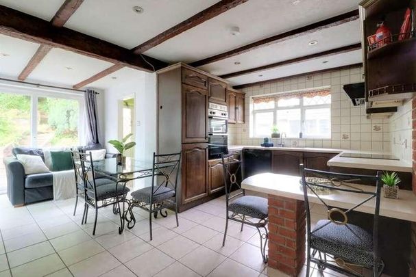 Heath Hill Avenue, BN2 - Photo 1