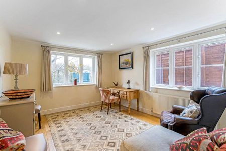 Three double bedroom detached house in the desirable village of Upavon, with garage and parking. - Photo 2