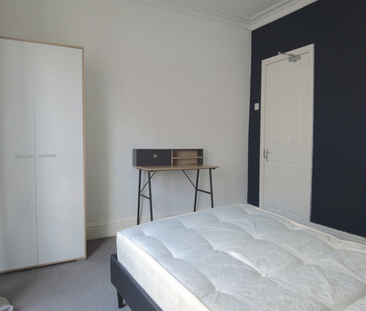 6 bedroom terraced house to rent - Photo 4