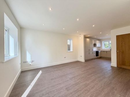 3 bedroom semi-detached house to rent - Photo 2