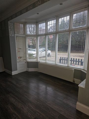 2 Bed Flat, Knighton Drive, LE2 - Photo 2