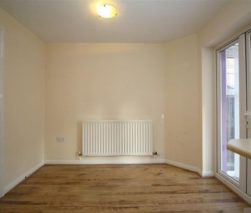 2 bedroom semi-detached house to rent - Photo 5