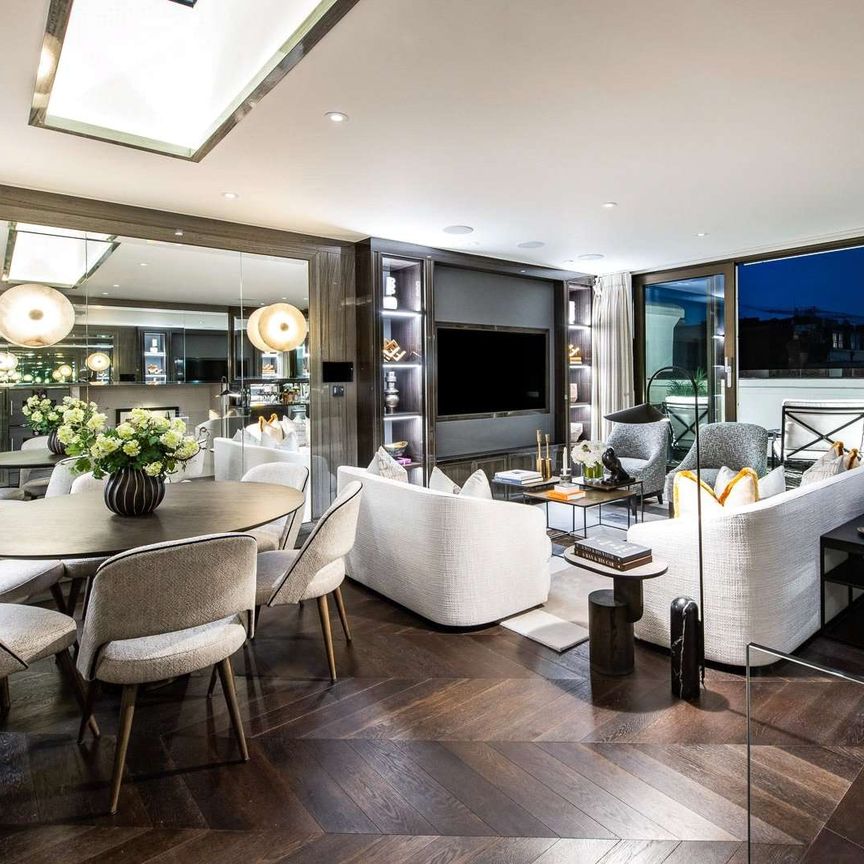 A beautifully restored period apartment offering timeless elegance just moments from Kensington Gardens. - Photo 1