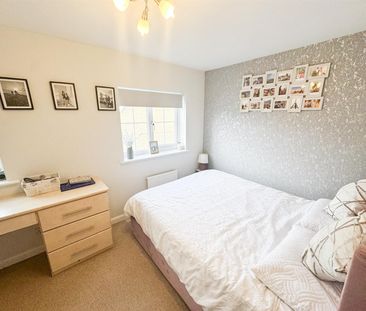 Highdowns, Hatch Warren, Basingstoke - Photo 2