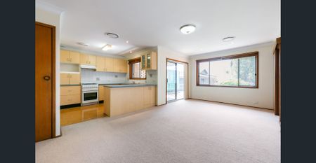 Spacious 5-Bedroom Family Home in Greystanes - Photo 2