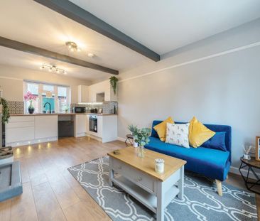 2 bedroom semi-detached house to rent - Photo 6