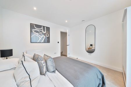 Flat to rent - Tweedy Road, Bromley, BR1 - Photo 3