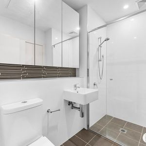 Light, Space and Resort-Style Living - Photo 3