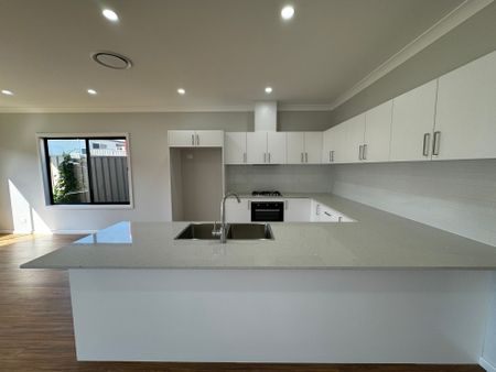 Convenient Living in Morisset - Photo 5