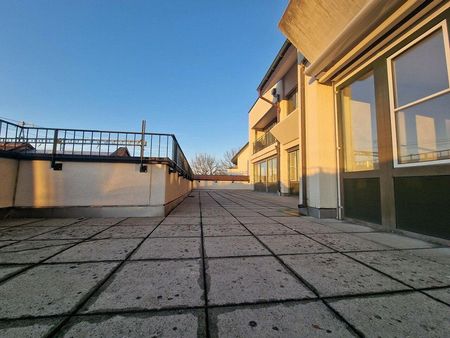 ERSTVERMIETUNG: Traumwohnung - 175m2 Wohnoase am Zentrumsplatz - Photo 2