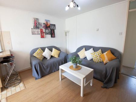 4 bedroom house to rent - Photo 2