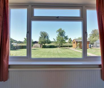 3 bedroom detached house to rent - Photo 2