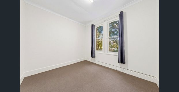 Charming 3 Bedroom Rental House in the Heart of Surry Hills - Prime Location & Modern Comforts Await! - Photo 1