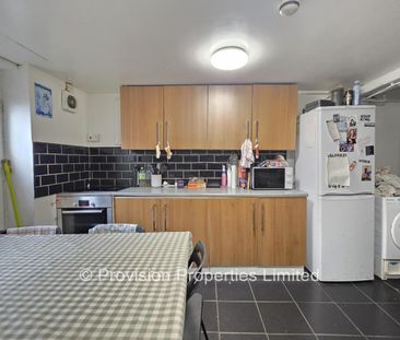 6 Bedroom Houses Hyde Park Leeds - Photo 4