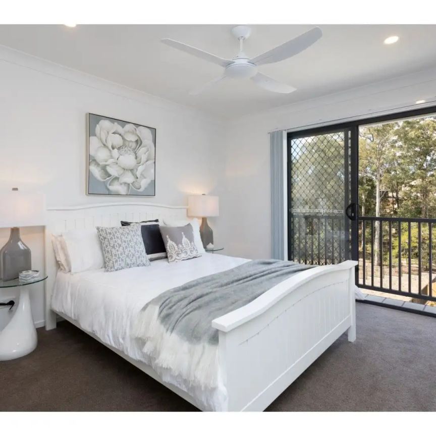 “3 BED, 2 BATH, FULL A/C” - Photo 1