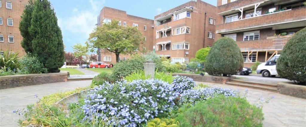 Dorchester Court, Herne Hill., London SE24 - Photo 1