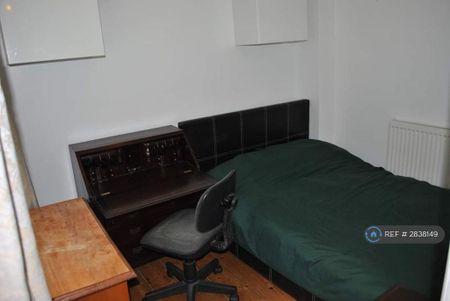 4 bedroom terraced house to rent - Photo 4