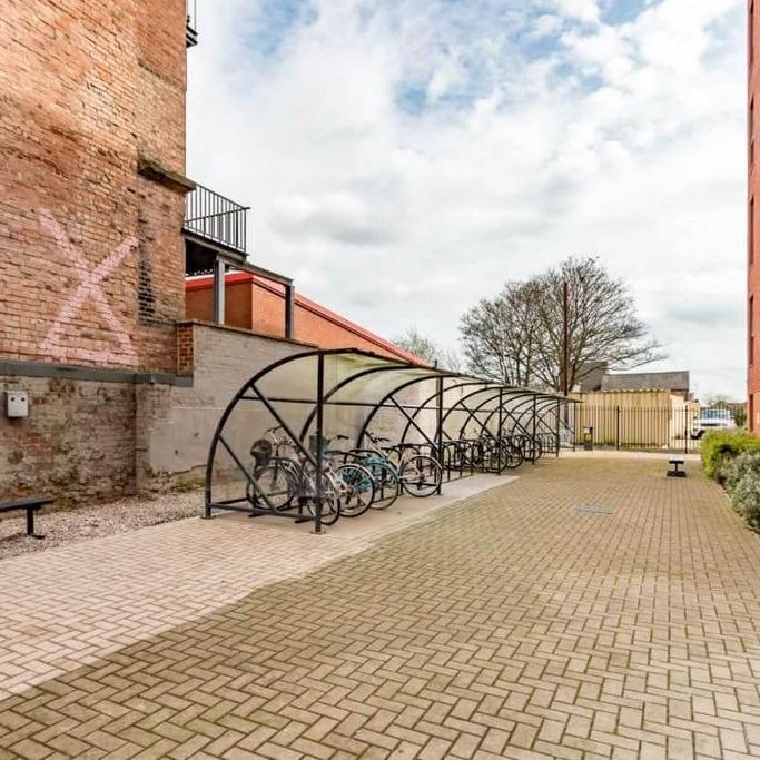 1 bedroom in a flat share to rent - Photo 1
