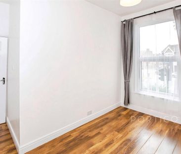 3 bedroom flat to rent - Photo 6