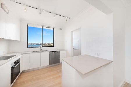 Sunny Renovated Apartment with Iconic Sydney Harbour Views - Photo 3