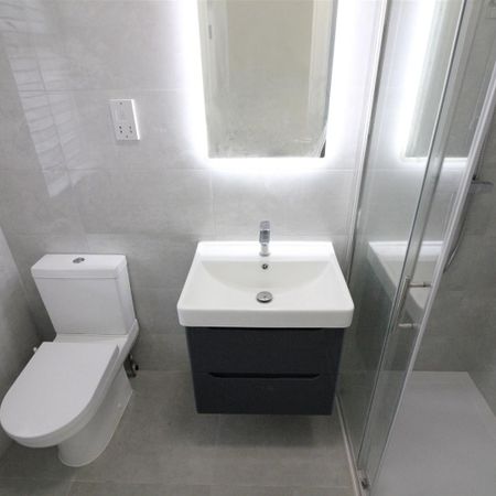 Kingsley Road, Hounslow - Photo 3