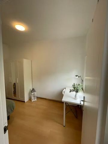 Calle Gonzalo de Berceo, Sevilla, Andalusia 41010 - Foto 3