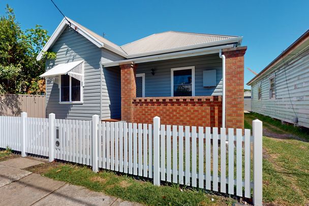 11 Roe Street, Mayfield NSW 2304 - Photo 1