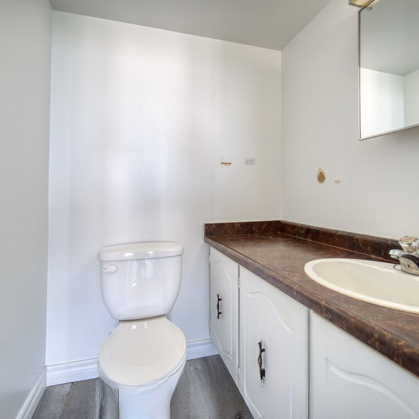 For Lease - 10 Stonehill Court Unit# 1009, Toronto, Ontario - Photo 1