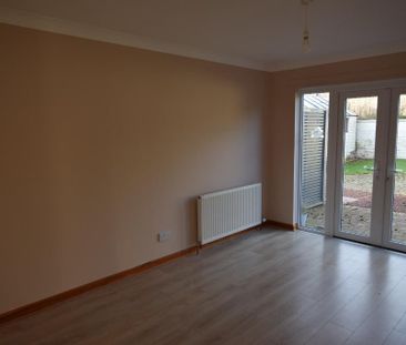 3 bedroom semi-detached house to rent - Photo 2