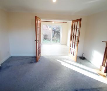 3 bedroom semi-detached house to rent - Photo 3