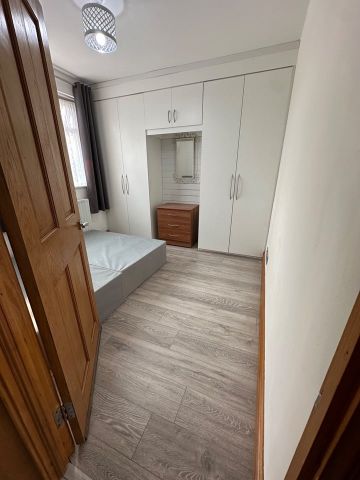 3 Bed Semi-Detached House, Ringwood Avenue, CR0 - Photo 3