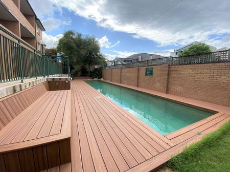 Sunlit, Spacious & Exceptionally Located - A Must-See Three-Bedroom Apartment! - Photo 4