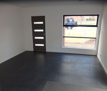 Spacious 3-Bedroom Family Home with Ensuite in Prime Eumemmerring L... - Photo 4