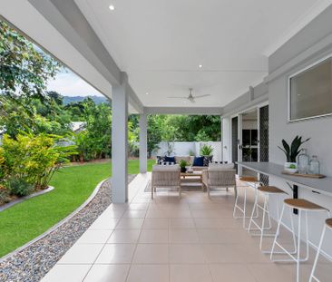 STUNNING FAMILY HOME, IN SOUGHT AFTER LOCATION, WITH A POOL!! - Photo 6