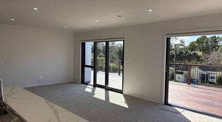 Brand new Living - Photo 4
