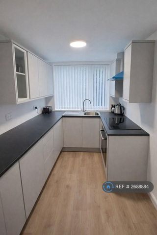 2 bedroom semi-detached house to rent - Photo 4