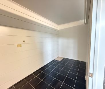 4 Bedroom Property with 2 Lounges&excl;&excl; - Photo 3