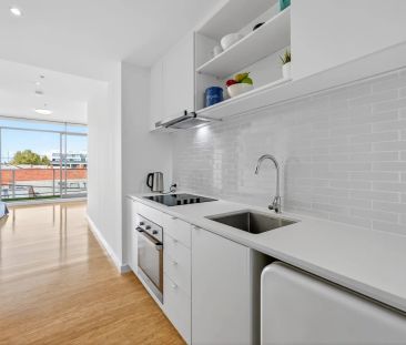 Inner-City Style & Lifestyle Convenience - Photo 6