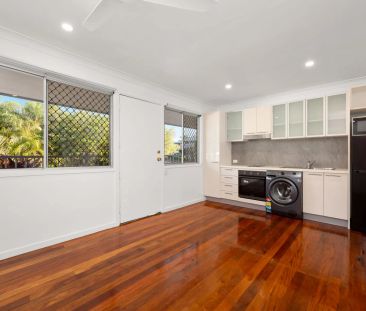 Stylish, Low-Maintenance Living in an Exceptional Inner-City Location - Photo 3