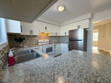 302 Livingstone Street W #UPPER - Photo 4