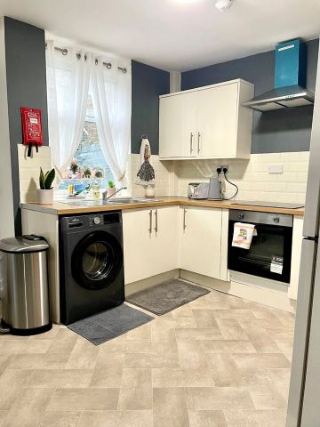 Room in a Shared House, Pendennis St, L6 - Photo 3