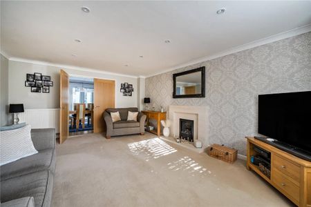 5 bedroom detached house to rent - Photo 2