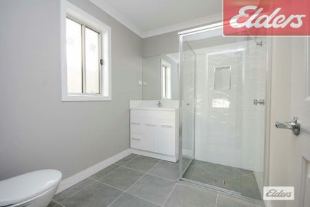 Stylish Modern Family Home - Photo 2