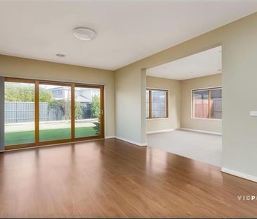 Elegant Family Home in Alamanda Estate – Prime Location - Photo 2