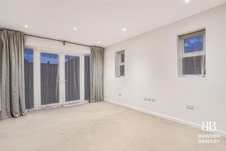 3 bedroom semi-detached house to rent - Photo 4