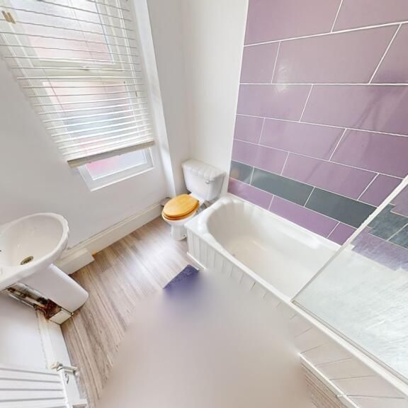 5 bedroom house to rent - Photo 1